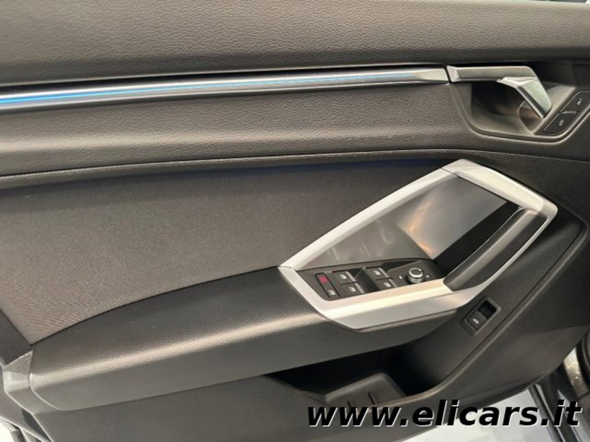 Audi Q3 35 2.0 tdi Identity Black s-tronic (13)