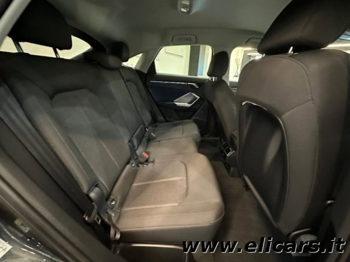 Audi Q3 35 2.0 tdi Identity Black s-tronic (16)