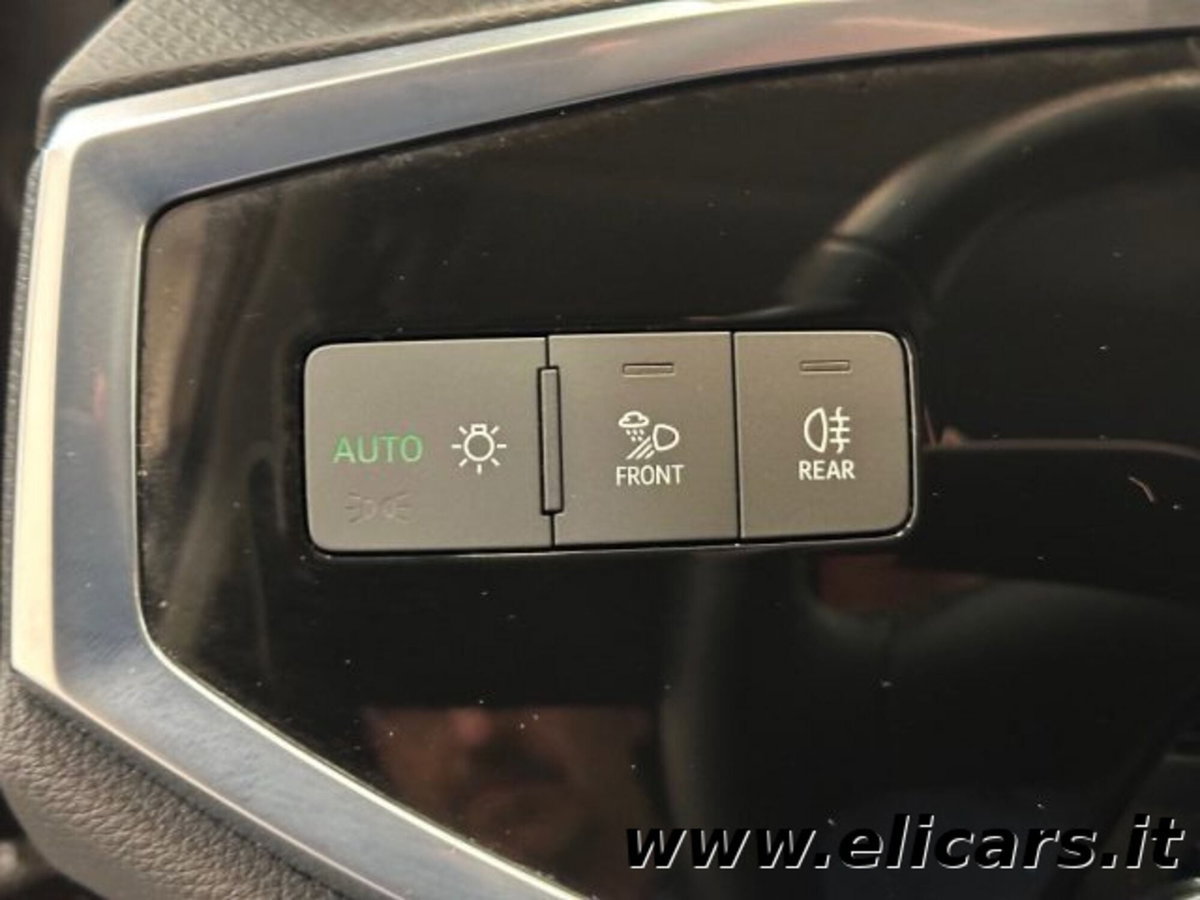 Audi Q3 35 2.0 tdi Identity Black s-tronic (17)