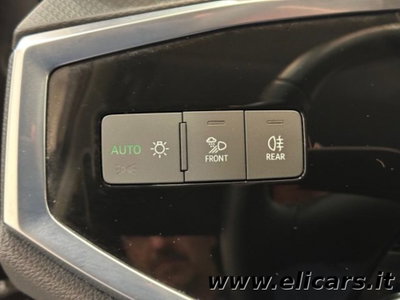 Audi Q3 35 2.0 tdi Identity Black s-tronic (17)