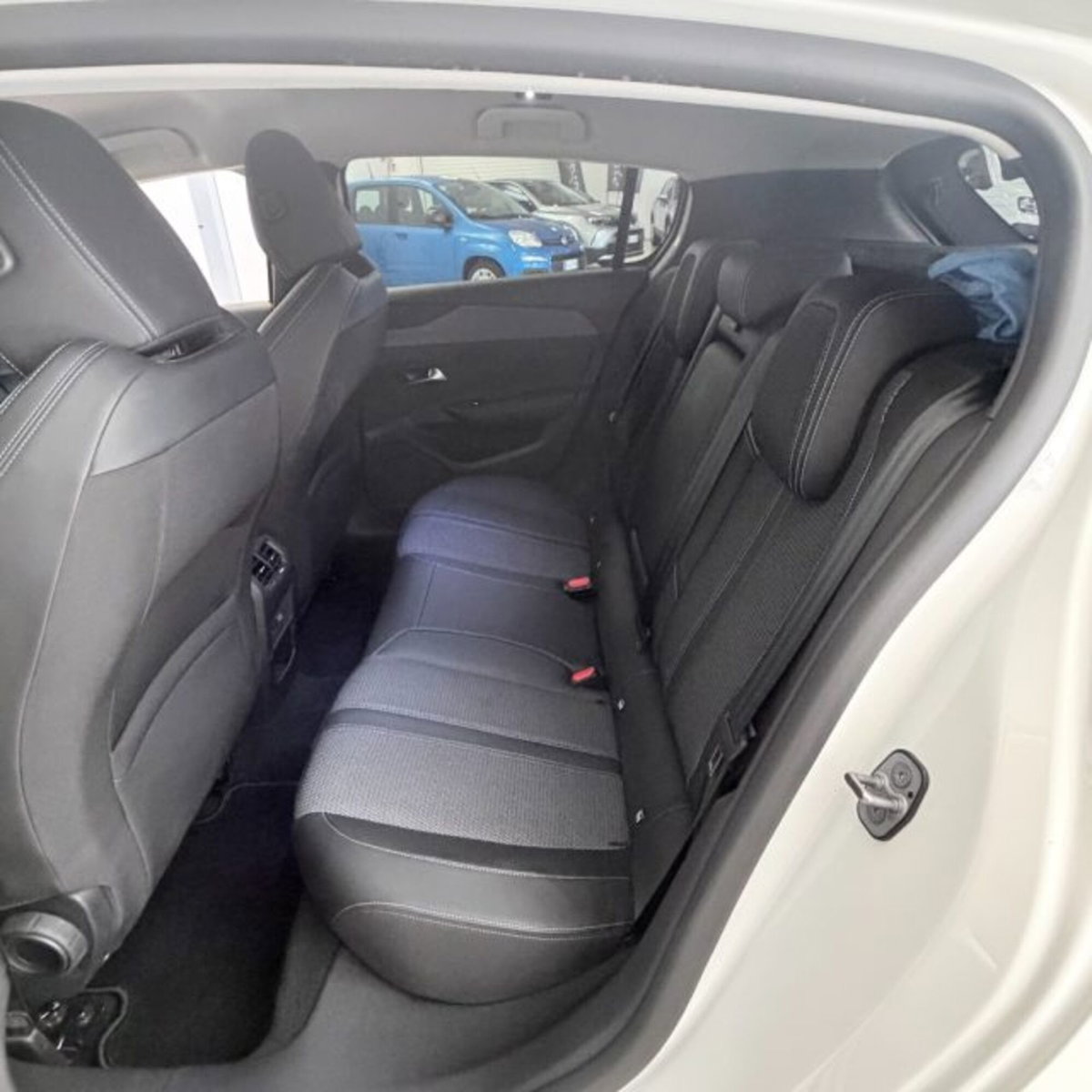 Peugeot 308 BlueHDi 130 S&S EAT8 Allure Pack (14)