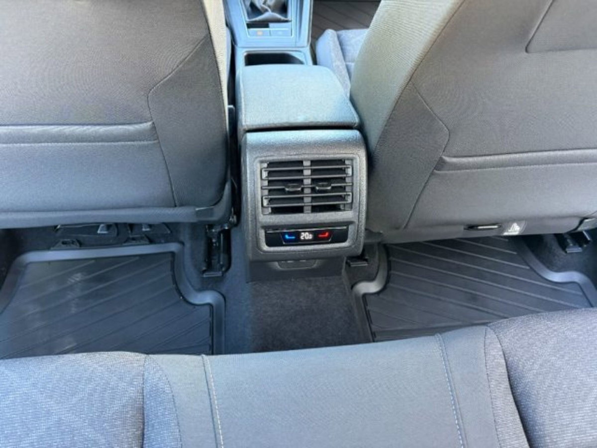 Volkswagen Golf 1.5 TGI Life (18)