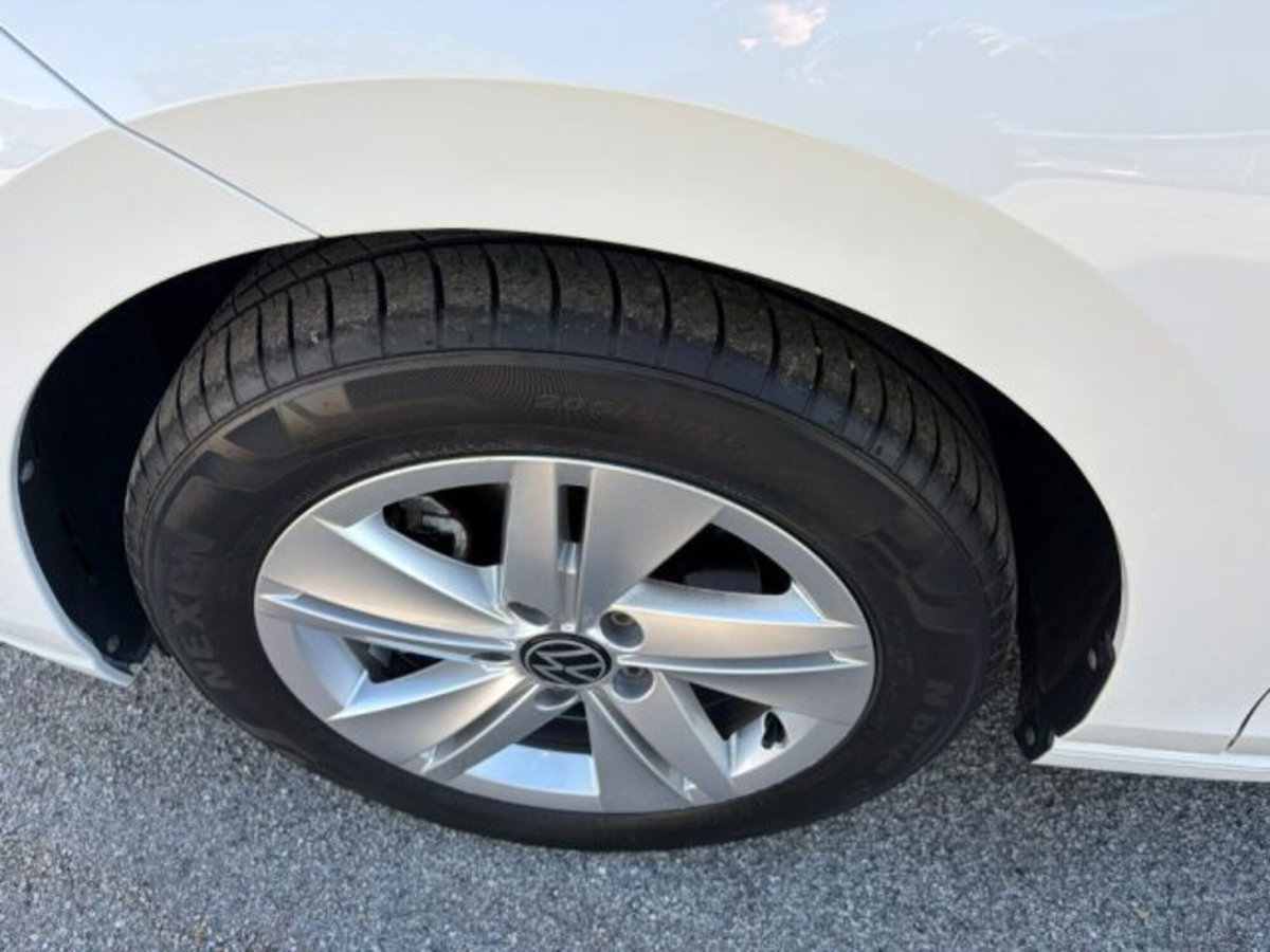 Volkswagen Golf 1.5 TGI Life (9)
