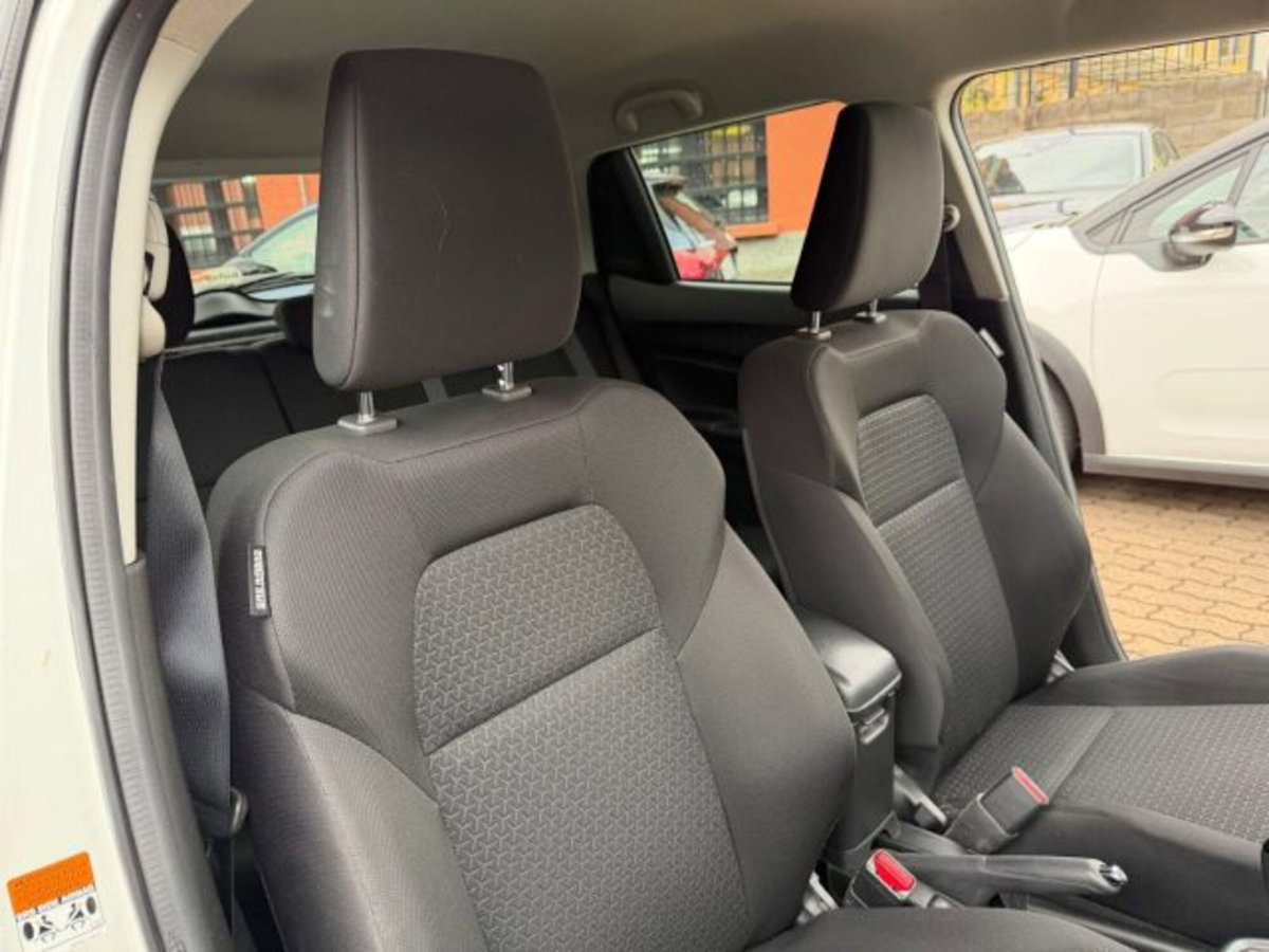 Suzuki Swift 1.2h Top 2wd (16)