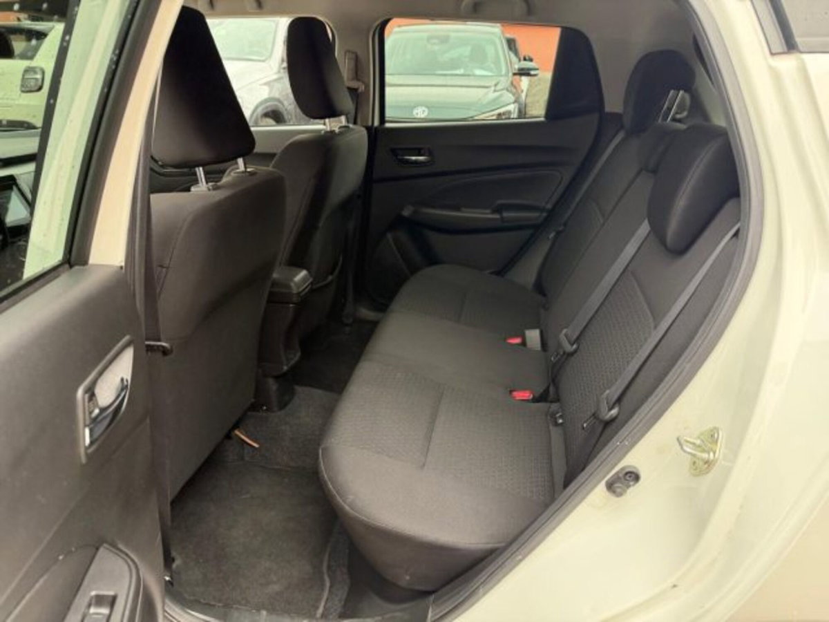 Suzuki Swift 1.2h Top 2wd (19)