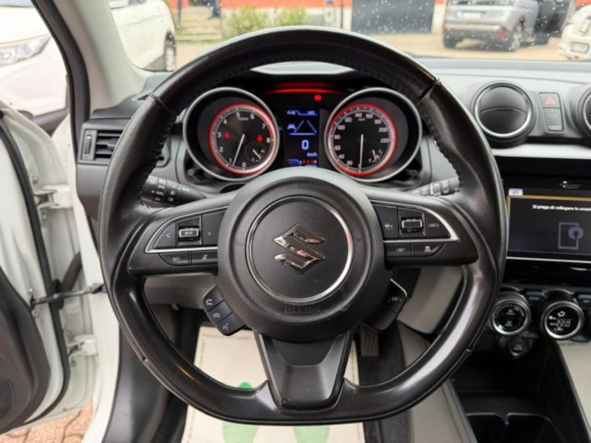 Suzuki Swift 1.2h Top 2wd (9)