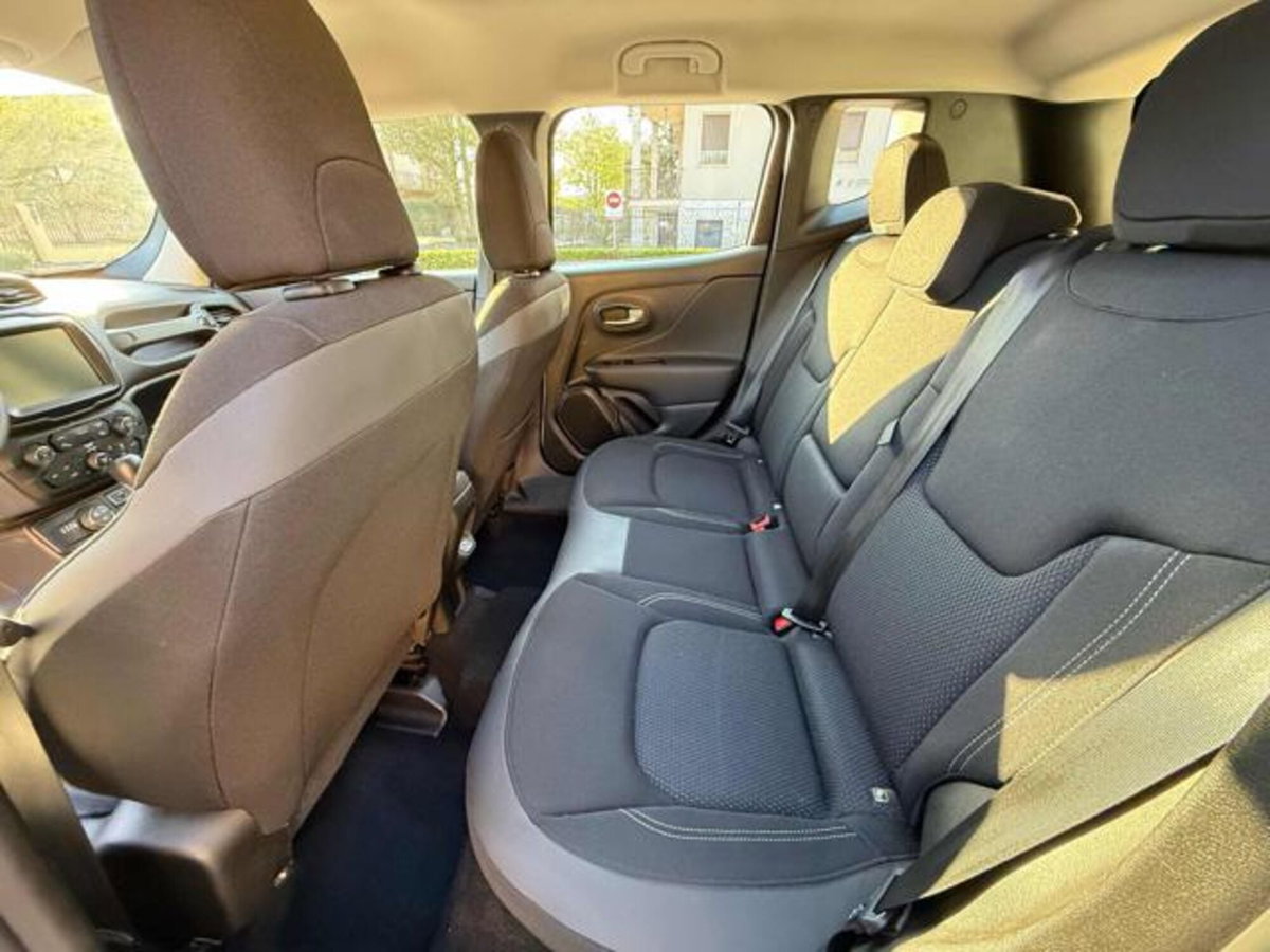 Jeep Renegade 1.3 T4 190CV PHEV 4xe AT6 Limited (12)