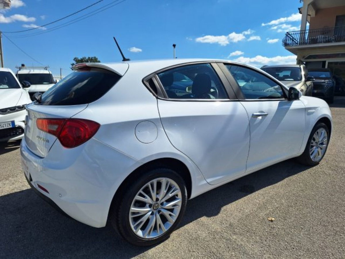 Alfa Romeo Giulietta 1.6 JTDm Super 120cv (11)