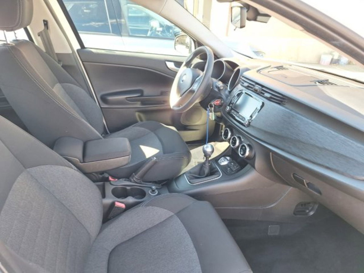 Alfa Romeo Giulietta 1.6 JTDm Super 120cv (17)