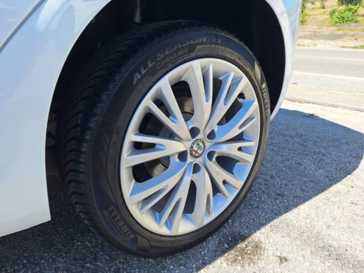 Alfa Romeo Giulietta 1.6 JTDm Super 120cv (8)