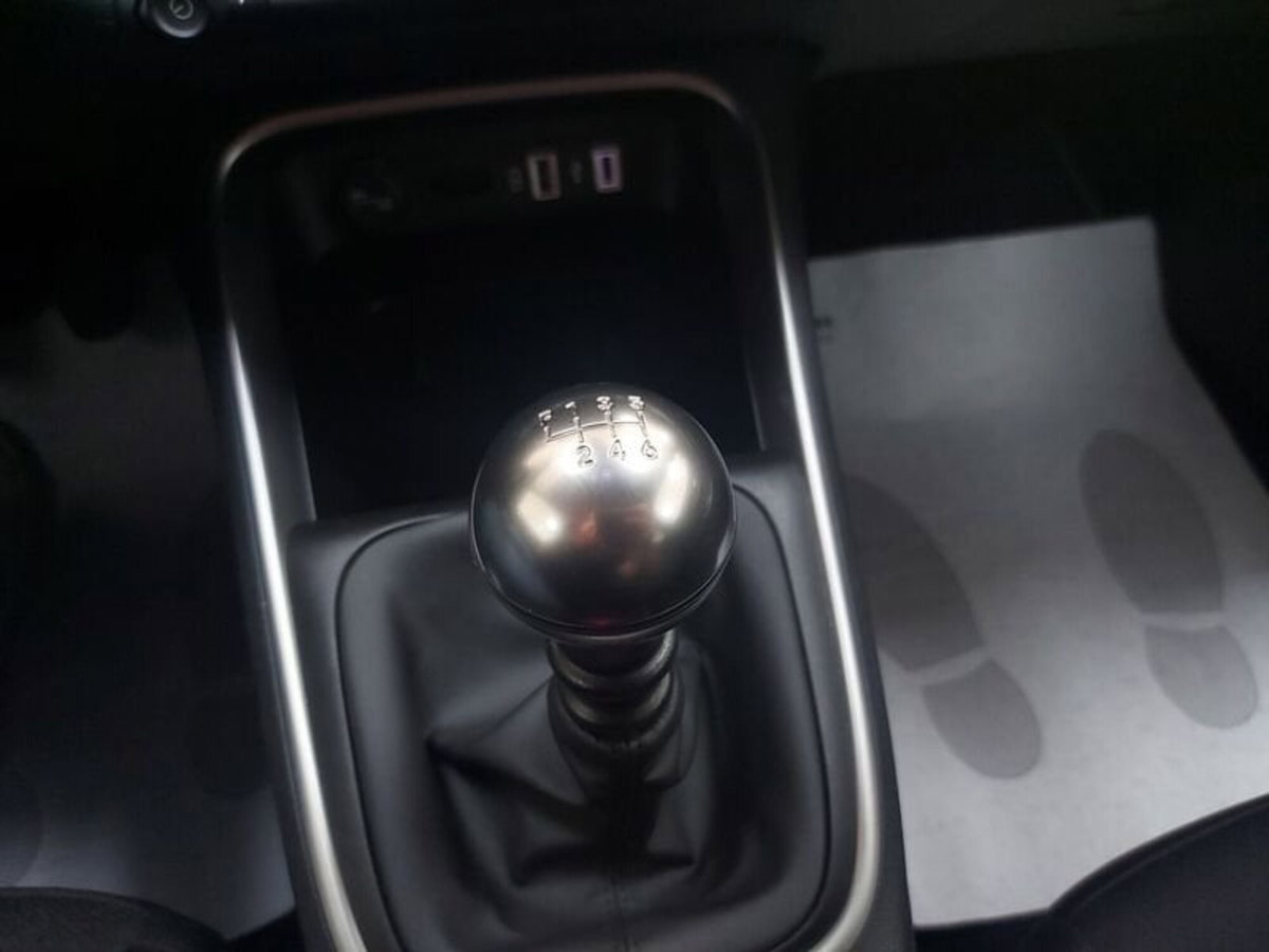 Jeep Avenger 1.2 turbo Summit fwd 100cv (17)