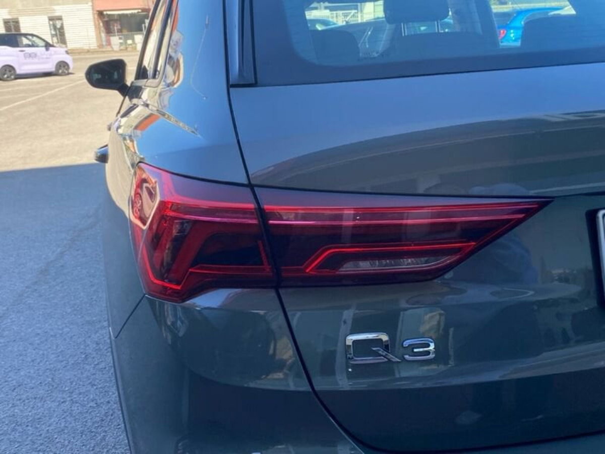Audi Q3 35 TDI Business (14)