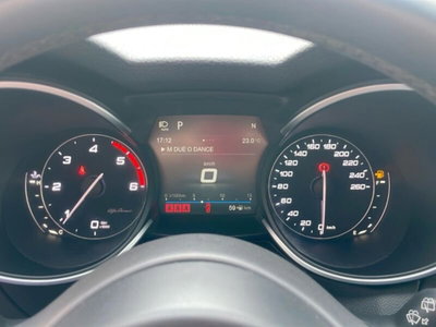 Alfa Romeo Stelvio Stelvio 2.2 Turbodiesel 180 CV AT8 RWD Business (14)