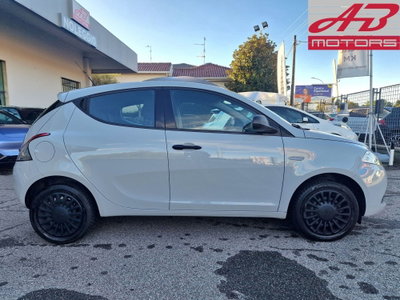 Lancia Ypsilon 1.2 69 CV 5 porte GPL Ecochic Elefantino Blu (4)