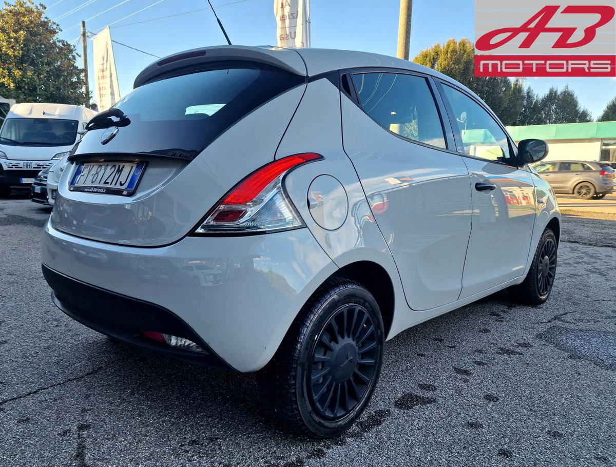 Lancia Ypsilon 1.2 69 CV 5 porte GPL Ecochic Elefantino Blu (5)