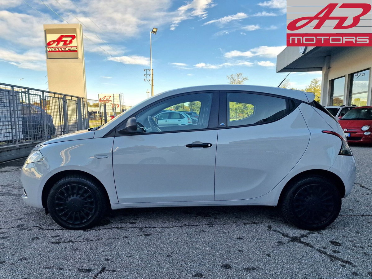 Lancia Ypsilon 1.2 69 CV 5 porte GPL Ecochic Elefantino Blu (8)