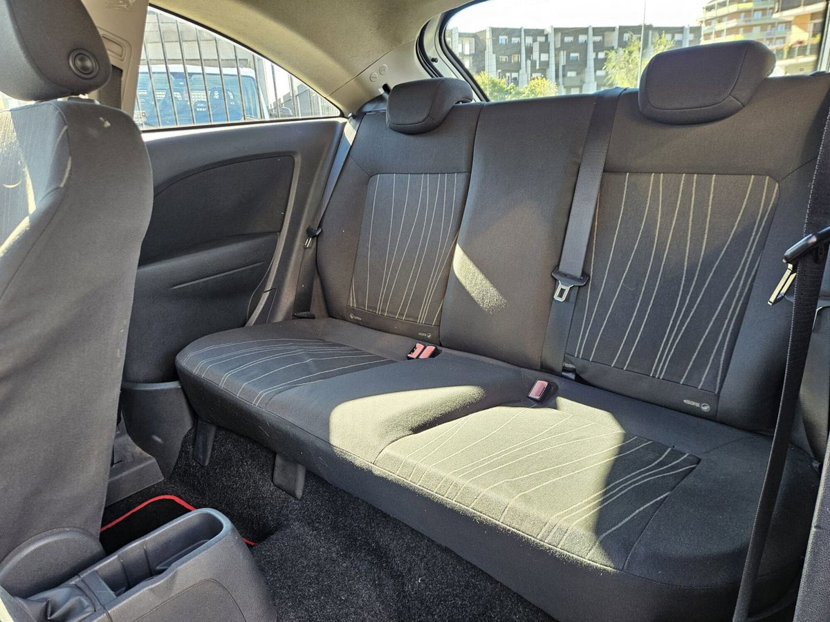 Opel Corsa 1.2 3 porte Enjoy (6)