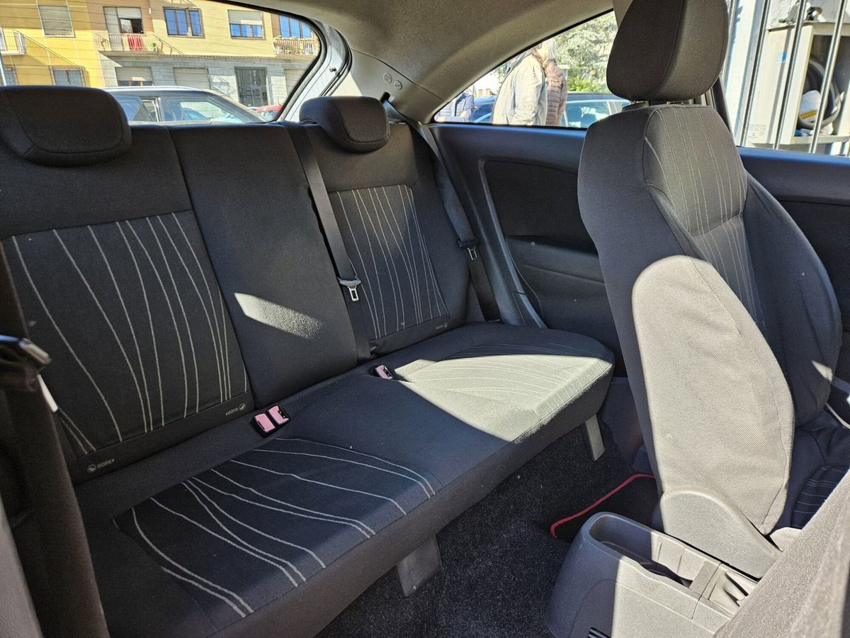 Opel Corsa 1.2 3 porte Enjoy (9)