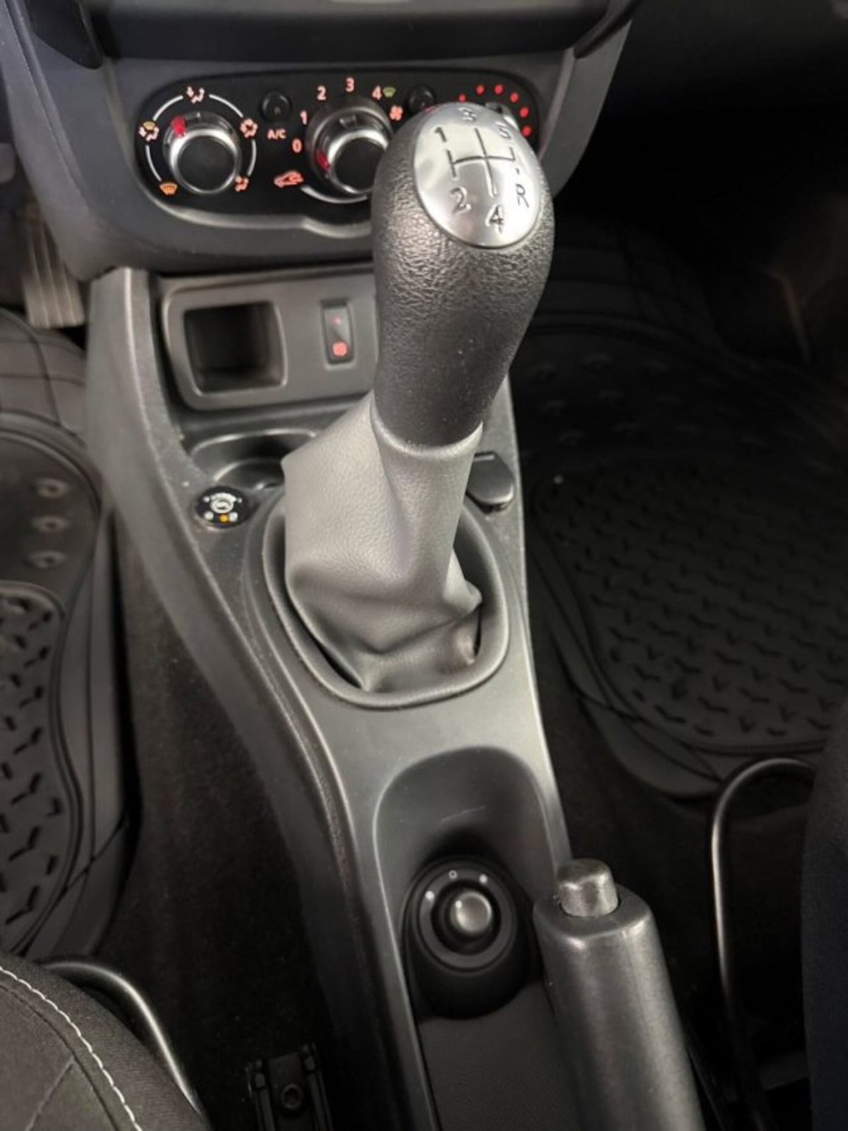 Dacia Duster 1.6 115CV Start&Stop 4x2 GPL Lauréate (13)