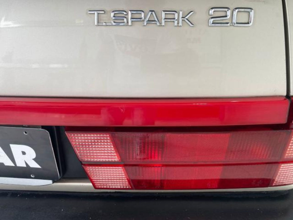 Alfa Romeo 75 2.0i Twin Spark (7)