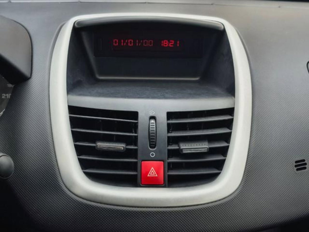 Peugeot 206 60CV 5p. Trendy (13)