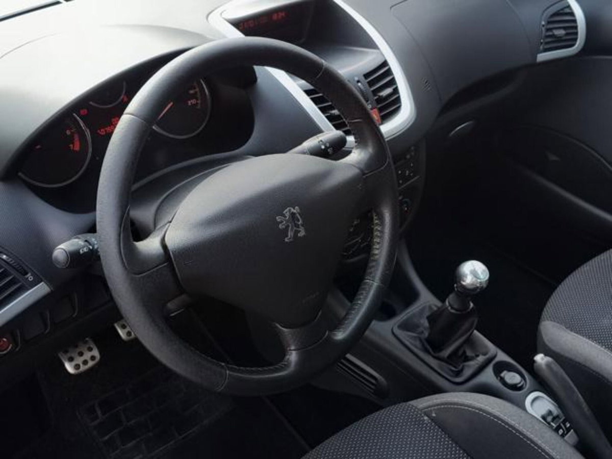 Peugeot 206 60CV 5p. Trendy (9)