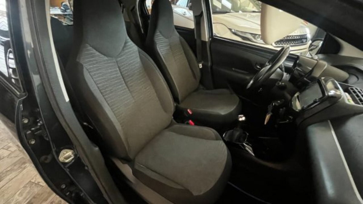 Citroen C1 C1 VTi 68 5 porte Shine (6)