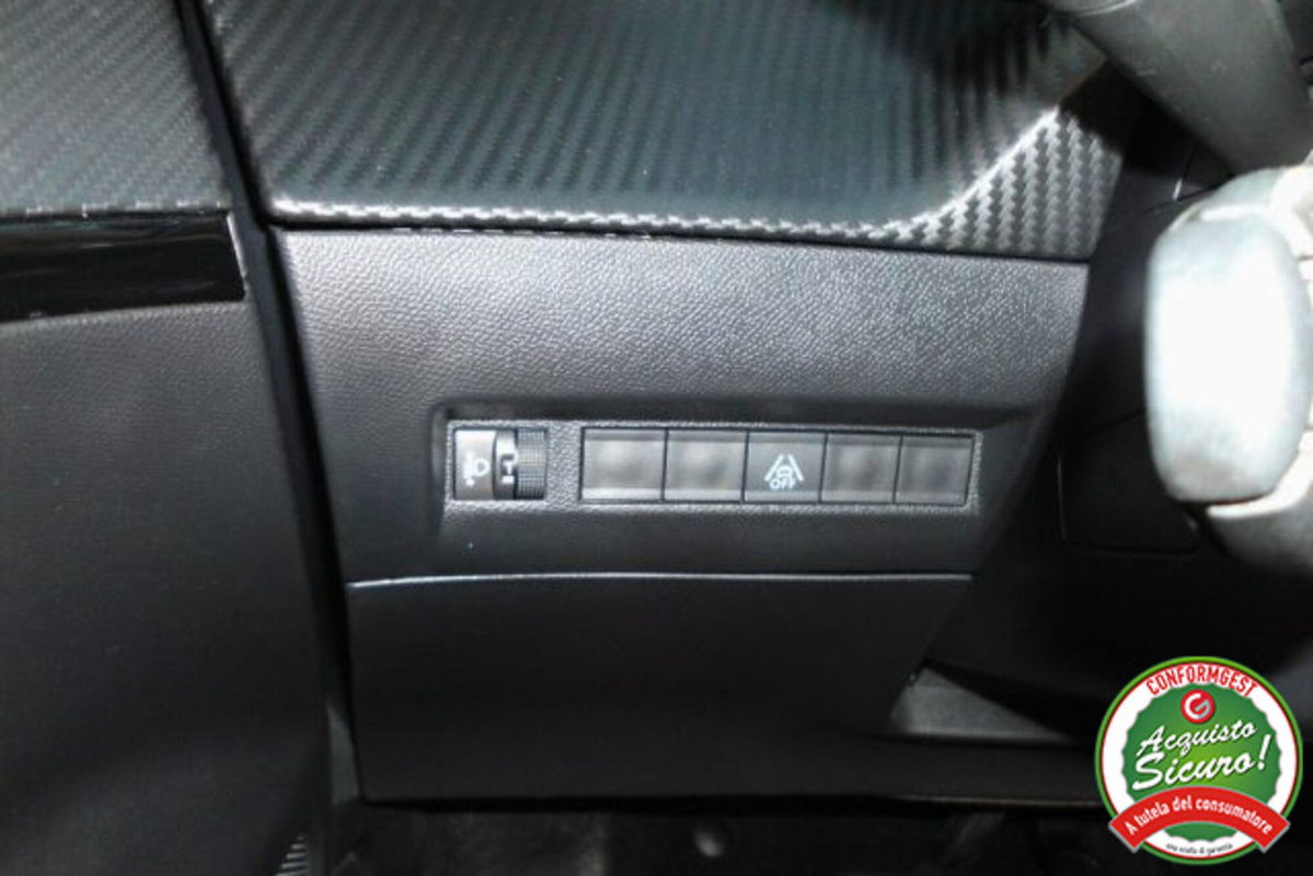 Peugeot 2008 BlueHDi 130 S&S EAT8 Allure Pack (17)