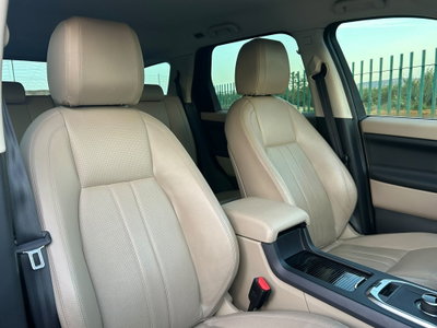 Land Rover Discovery Sport 2.0 TD4 180 CV HSE Luxury (17)