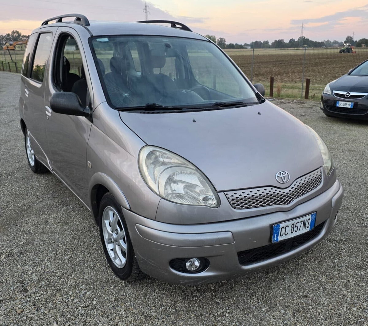 Toyota Yaris 16V cat 5 porte Sol
