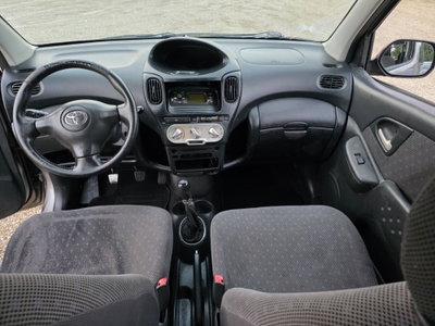 Toyota Yaris 16V cat 5 porte Sol (10)