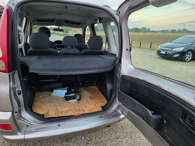 Toyota Yaris 16V cat 5 porte Sol (11)