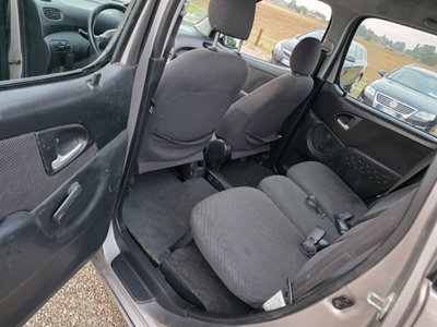 Toyota Yaris 16V cat 5 porte Sol (14)
