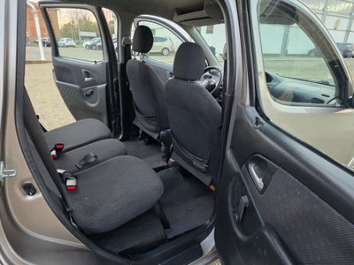 Toyota Yaris 16V cat 5 porte Sol (16)
