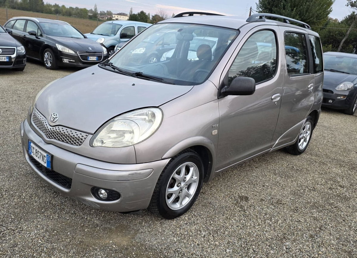 Toyota Yaris 16V cat 5 porte Sol (2)