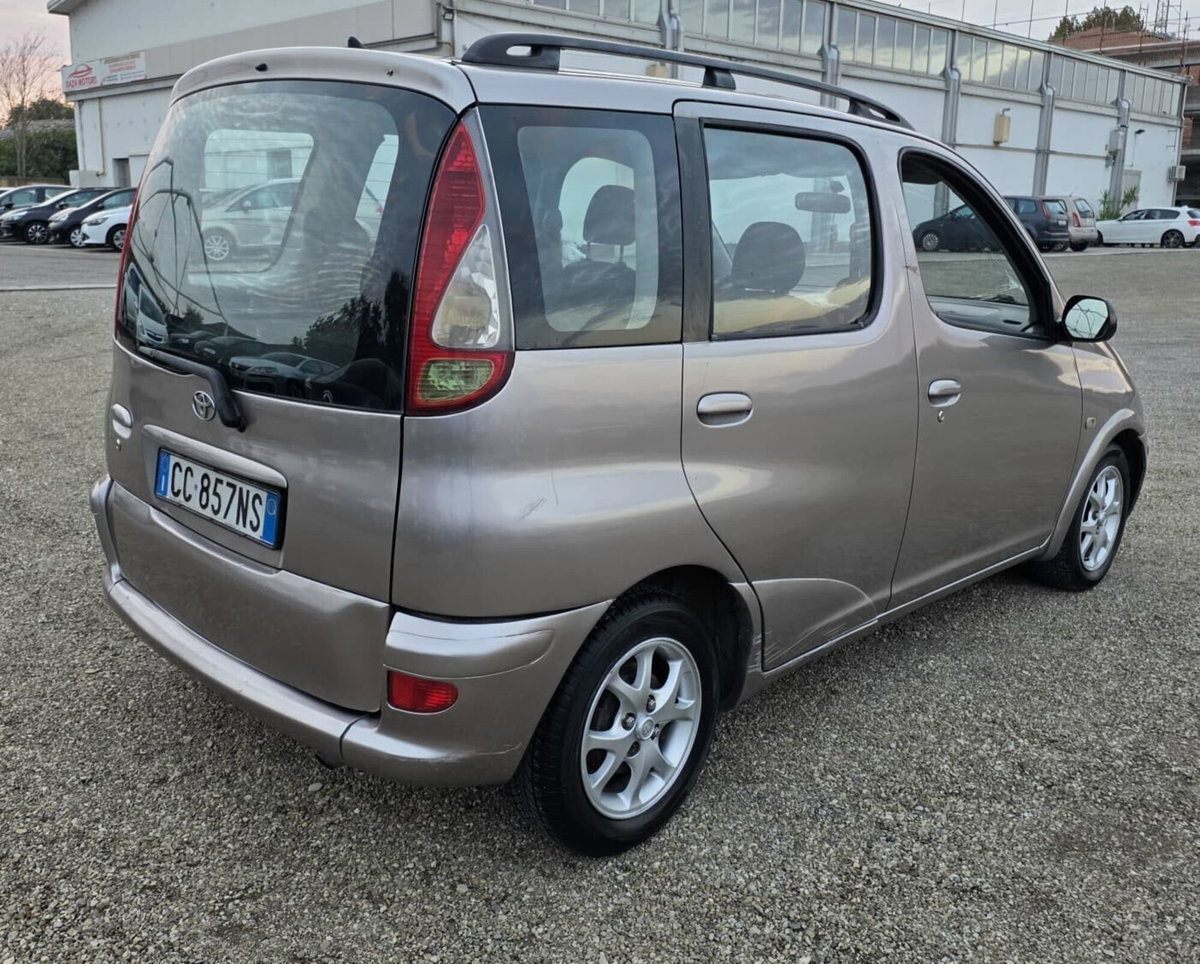 Toyota Yaris 16V cat 5 porte Sol (20)