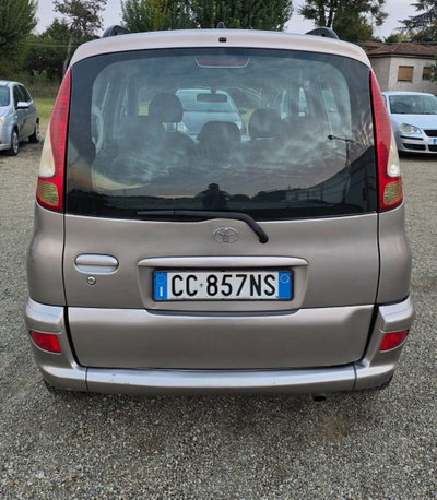 Toyota Yaris 16V cat 5 porte Sol (6)
