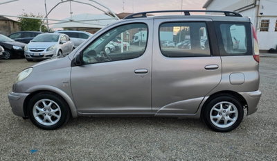 Toyota Yaris 16V cat 5 porte Sol (8)