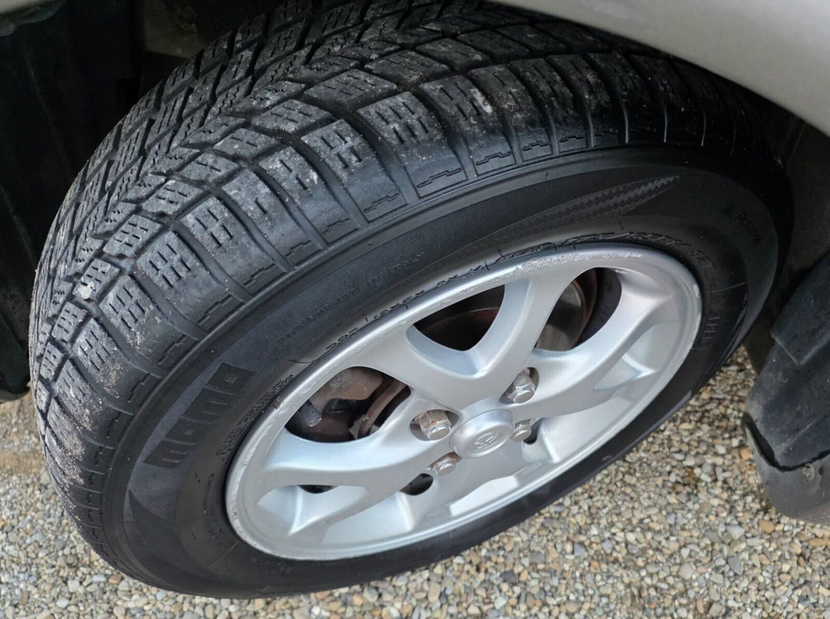 Toyota Yaris 16V cat 5 porte Sol (9)