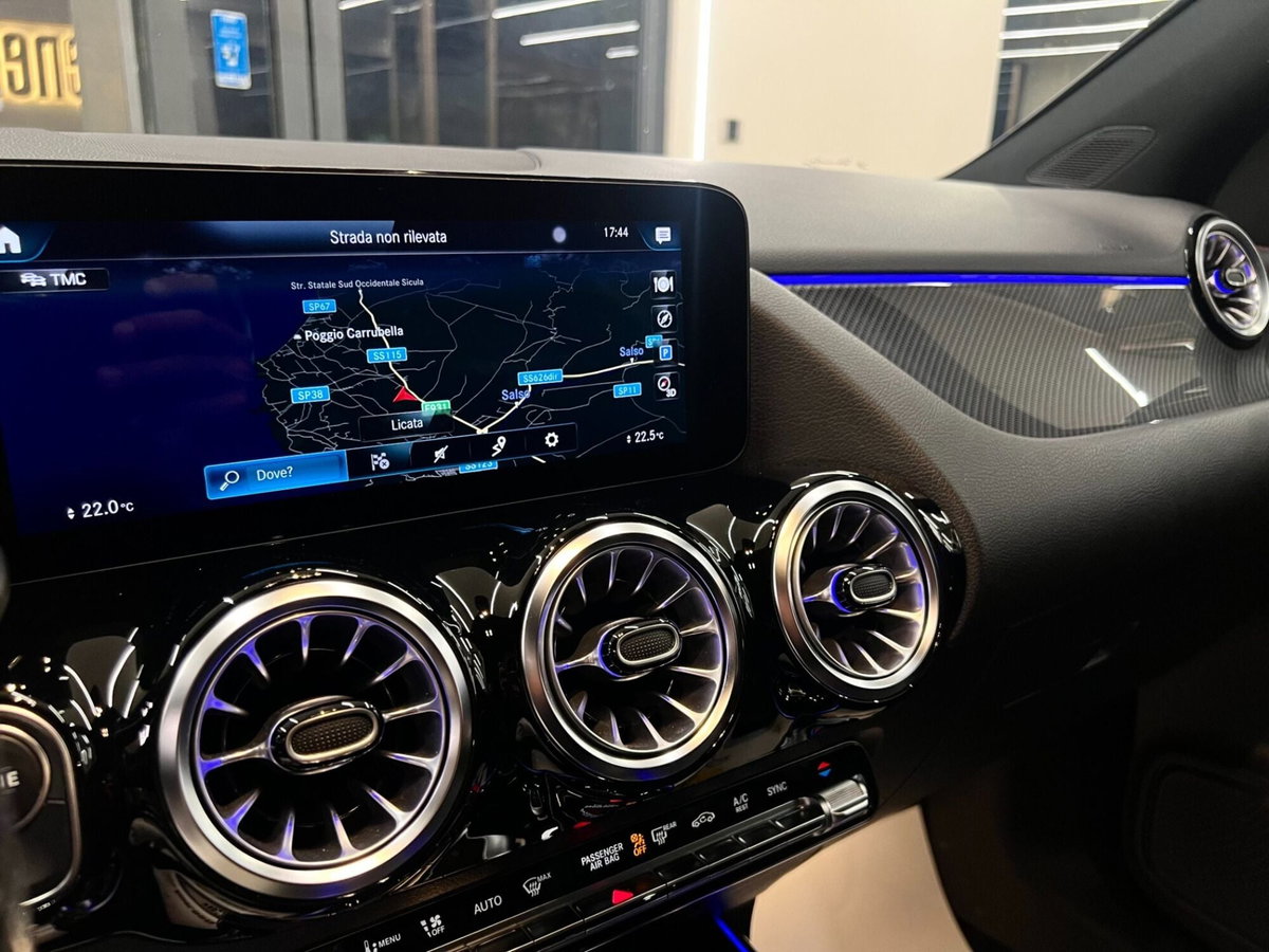 Mercedes-Benz GLA SUV 200 d Automatic 4Matic Premium (15)