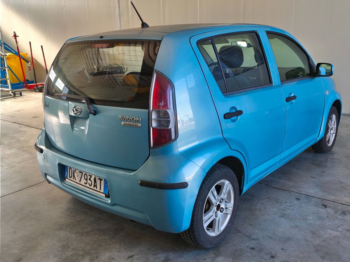 Daihatsu Sirion 1.0 12V Aki (12)