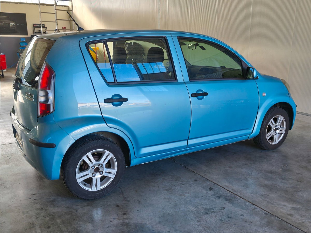 Daihatsu Sirion 1.0 12V Aki (13)