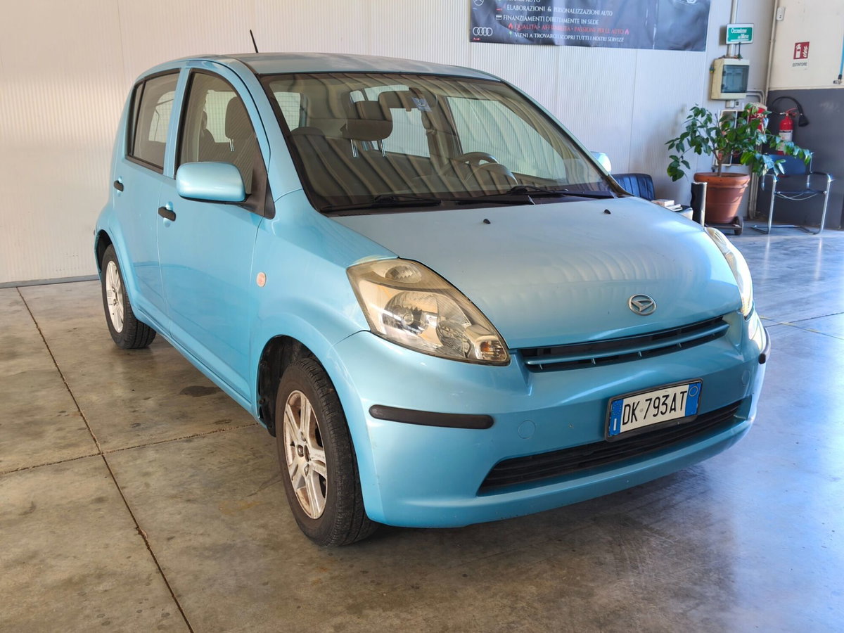 Daihatsu Sirion 1.0 12V Aki (2)