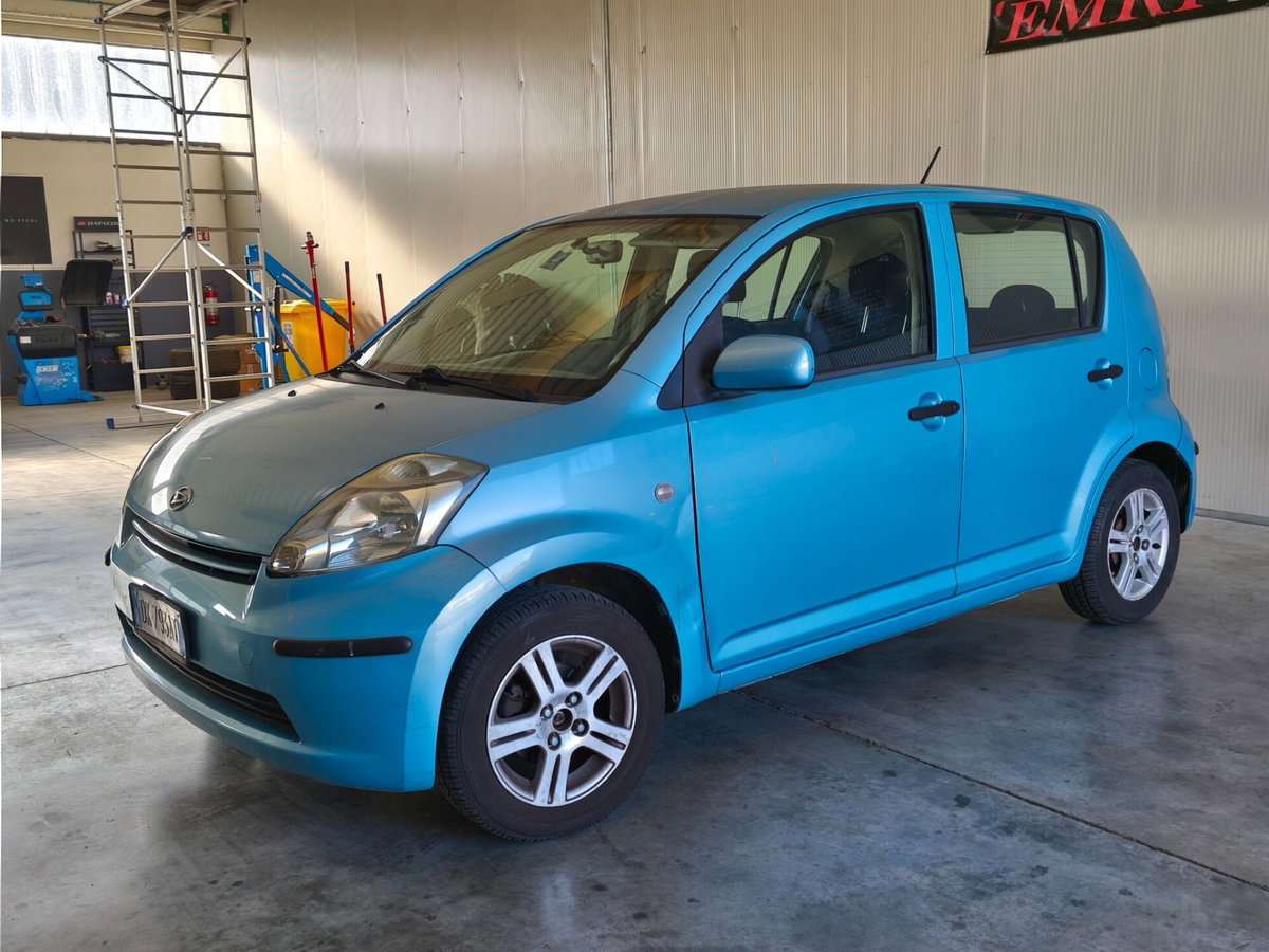 Daihatsu Sirion 1.0 12V Aki (4)