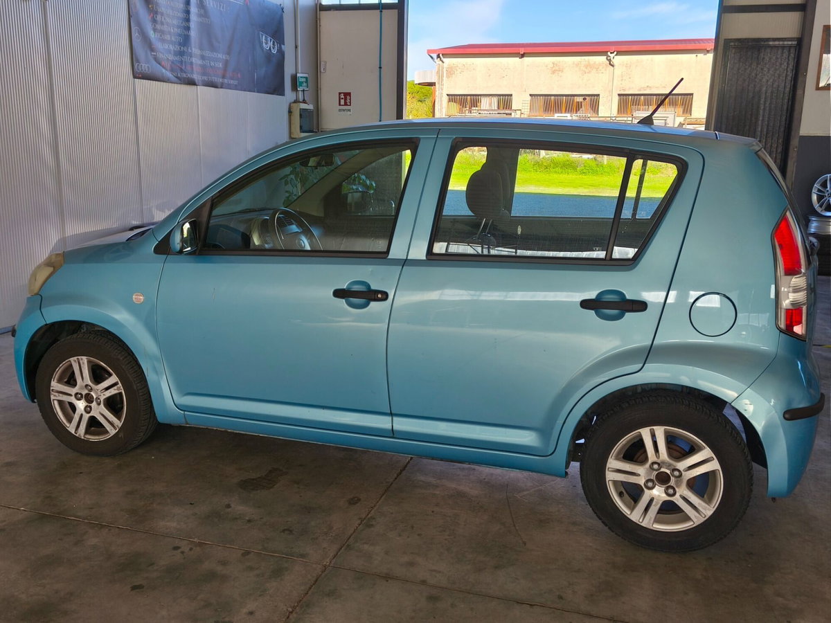 Daihatsu Sirion 1.0 12V Aki (7)