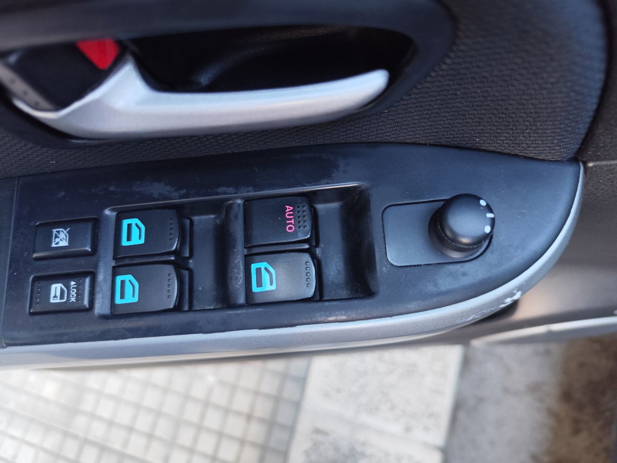 Suzuki Grand Vitara 1.9 DDiS 3 porte Offroad (13)