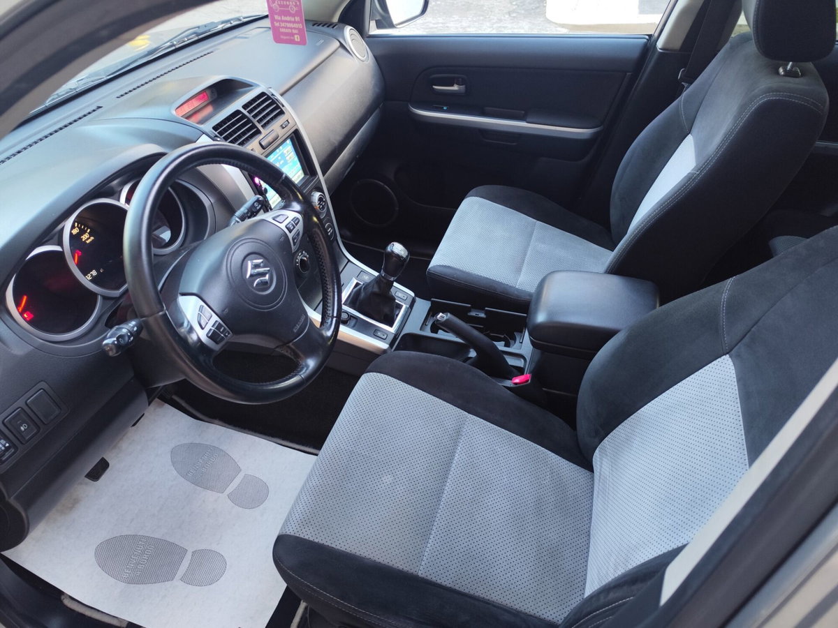 Suzuki Grand Vitara 1.9 DDiS 3 porte Offroad (16)