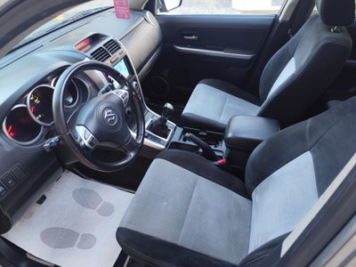 Suzuki Grand Vitara 1.9 DDiS 3 porte Offroad (16)