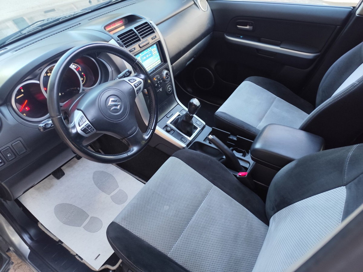 Suzuki Grand Vitara 1.9 DDiS 3 porte Offroad (19)