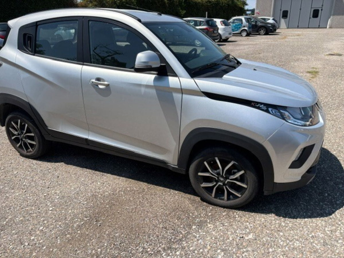 Mahindra KUV100 1.2 K8 (10)